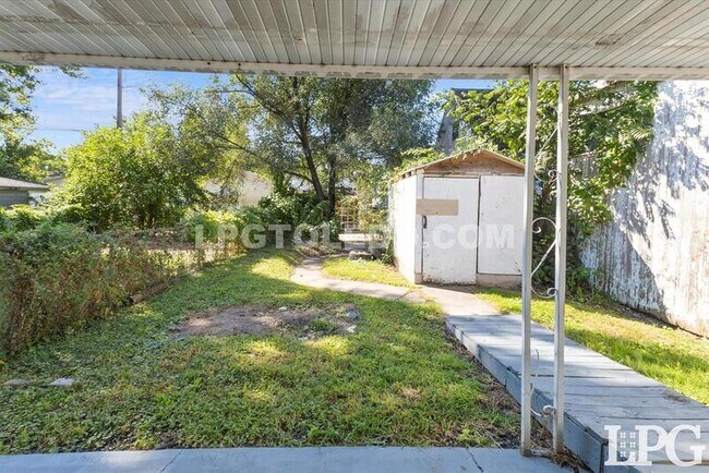 Building Photo - 1204 Navarre Ave