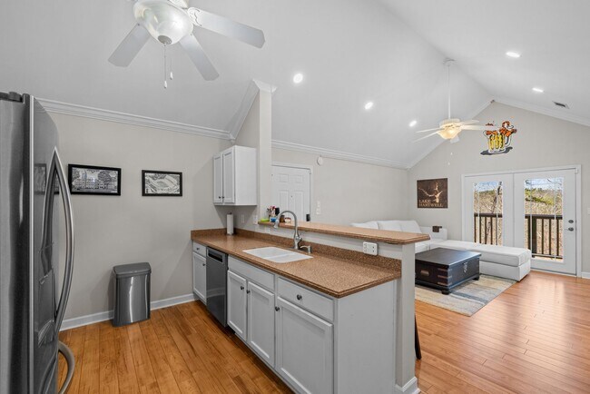 Building Photo - 433 Harts Cove Way