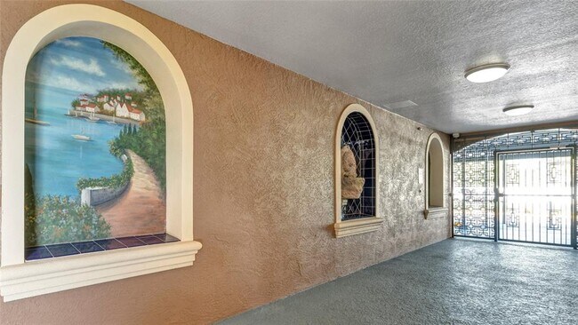 Building Photo - 6100 Gulfport Blvd S