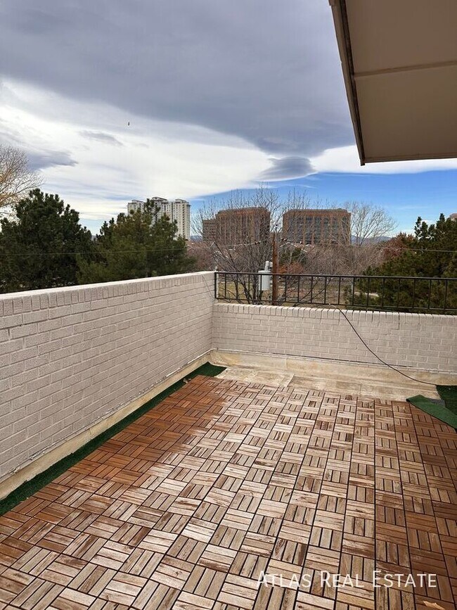 Building Photo - 551 S Fairfax St