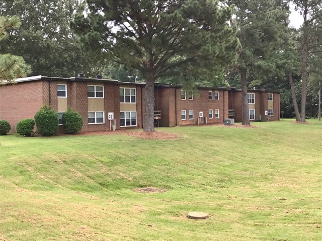 Primary Photo - Parkwood Village Apartments