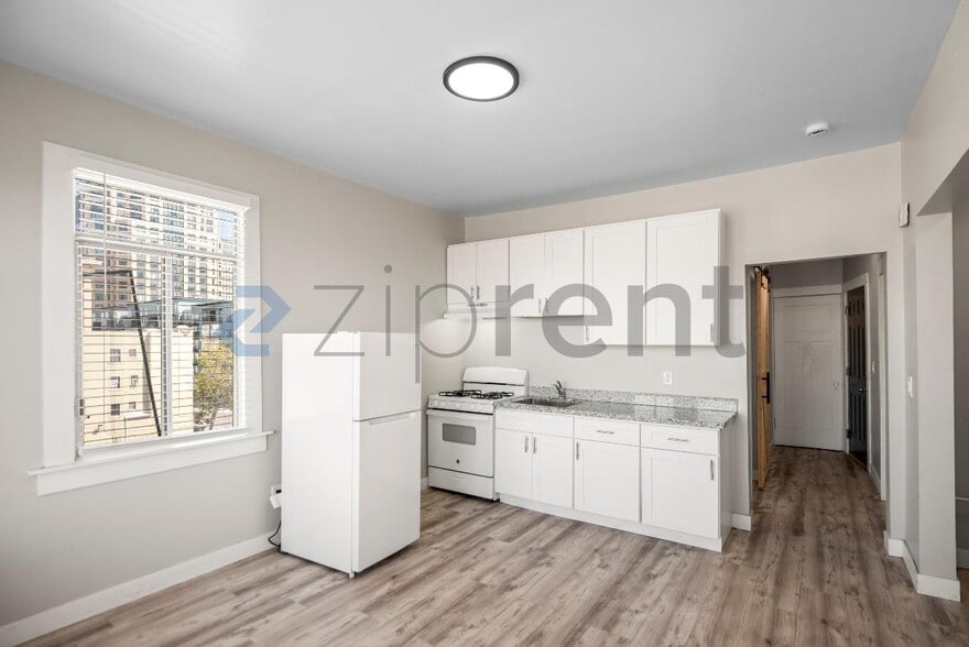 Building Photo - Unit 412