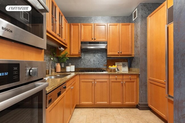 Building Photo - 10 Little W St