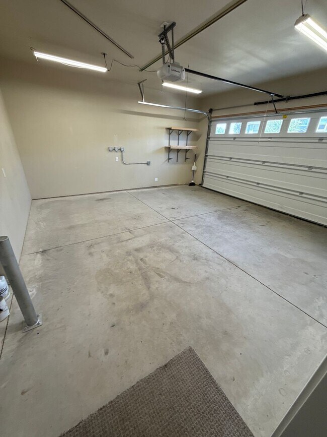 Building Photo - 20747 NE Angora Ct