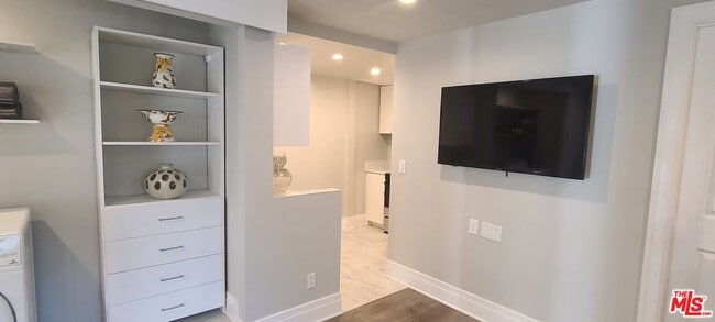 Building Photo - 1258-1258 Coldwater Canyon Dr