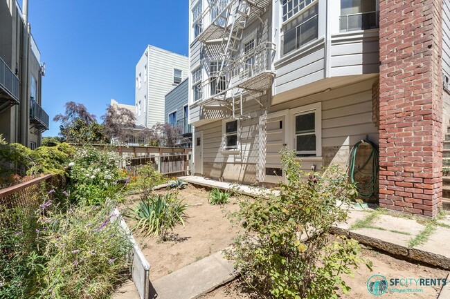 Building Photo - Lower Haight: Renovated Studio or Jr 1 Bed w/ Dishwasher & Shared Yard