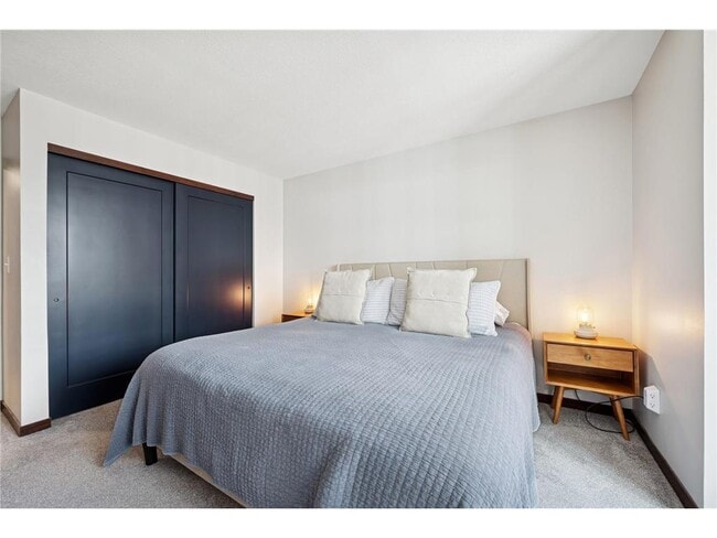 Building Photo - 433 S 7th St