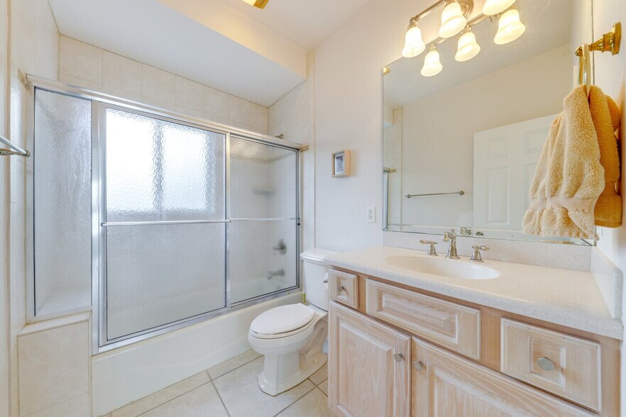 Building Photo - 247 Apache St