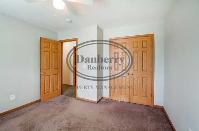 Building Photo - 1103 N Byrne Rd