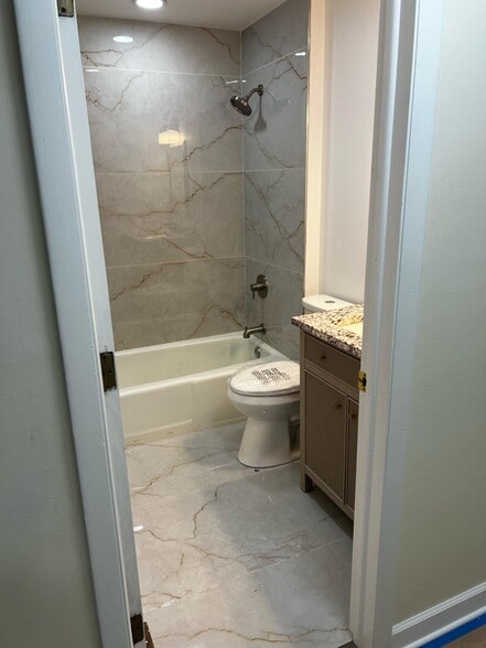 Building Photo - 20137 Woodale St