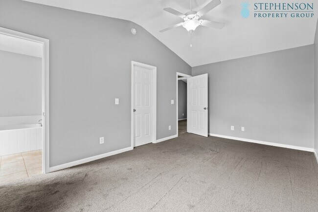 Building Photo - townhouse