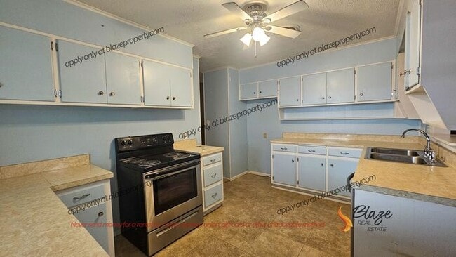 Building Photo - 4 bedroom 2 bathroom home in Lawndale read...