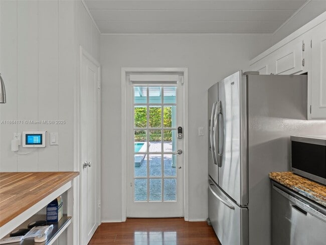 Building Photo - 9310 SW 70th Ave