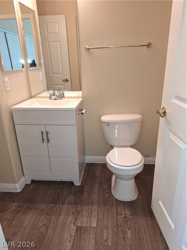 Building Photo - 6156 Pine Villa Ave