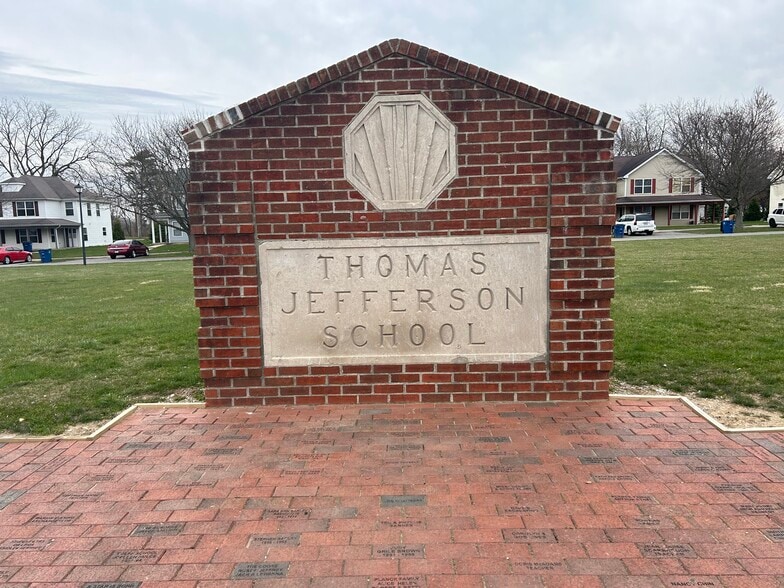 Building Photo - Thomas Jefferson Park