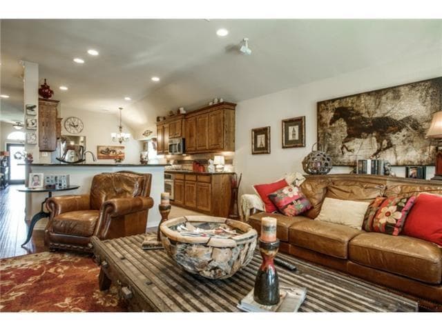 Building Photo - 5641 Hampshire Dr