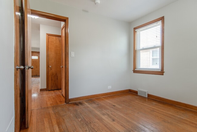 Building Photo - 301 Bohland Ave
