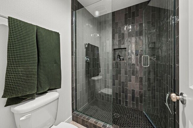 Building Photo - 18006 NE 47th Ave