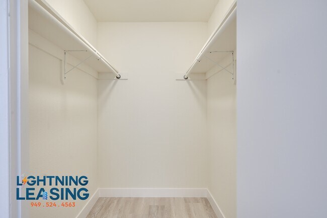 Building Photo - 6736 Independence Ave