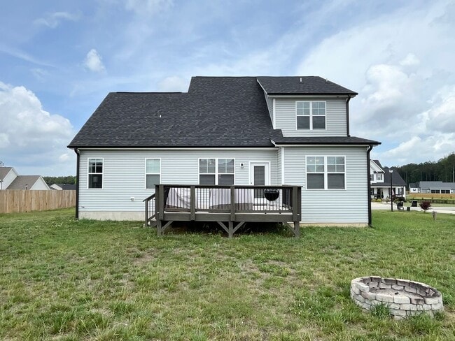 Building Photo - Private 4BR, 2.5BA Home with Modern Finishes, Back Deck and Large Yard, on a Nearly Half Acre Lot