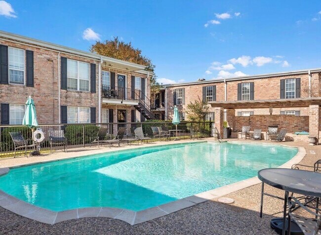 Building Photo - 6402 Del Monte Dr