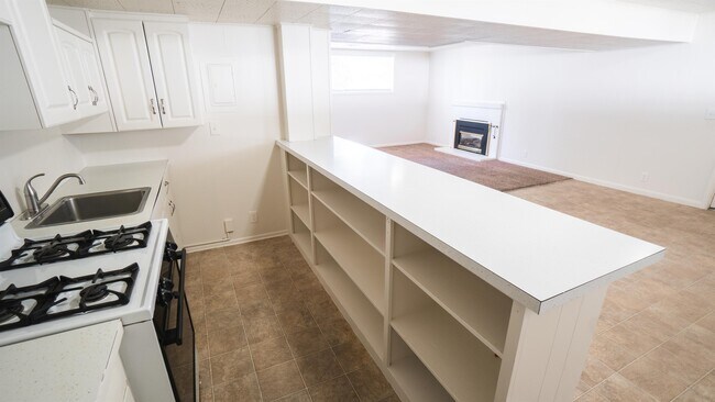 Building Photo - 5558 S Somerset Way