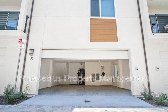Building Photo - 824 Makani St