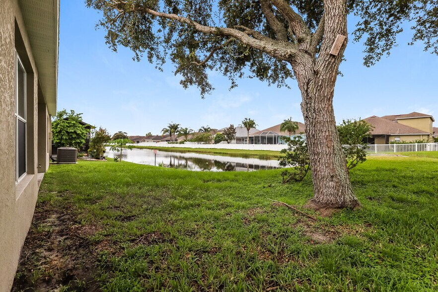 Building Photo - 6915 Runner Oak Dr