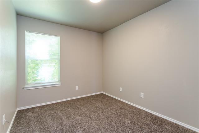 Building Photo - 1217 Village Garden Dr