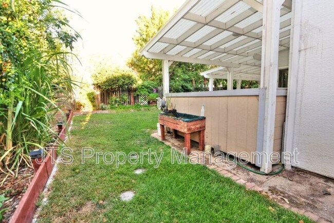 Building Photo - 8847 Mossburn Way