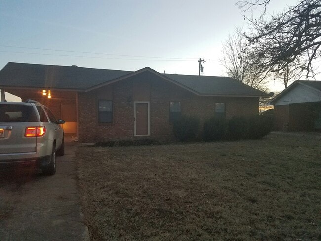 Building Photo - 909 Grimes St