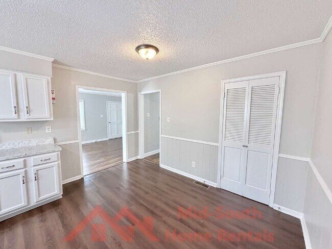 Building Photo - 3998 Victor Dr