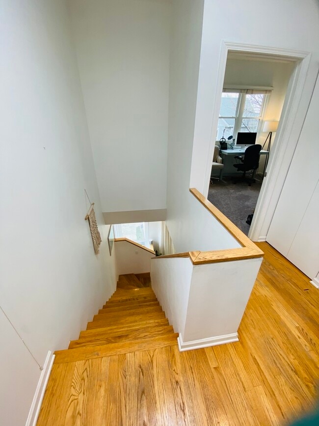 Building Photo - 2901 N Wolcott Ave