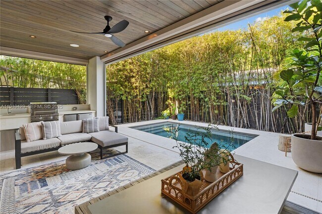 Primary Photo - 3075 Blaine St