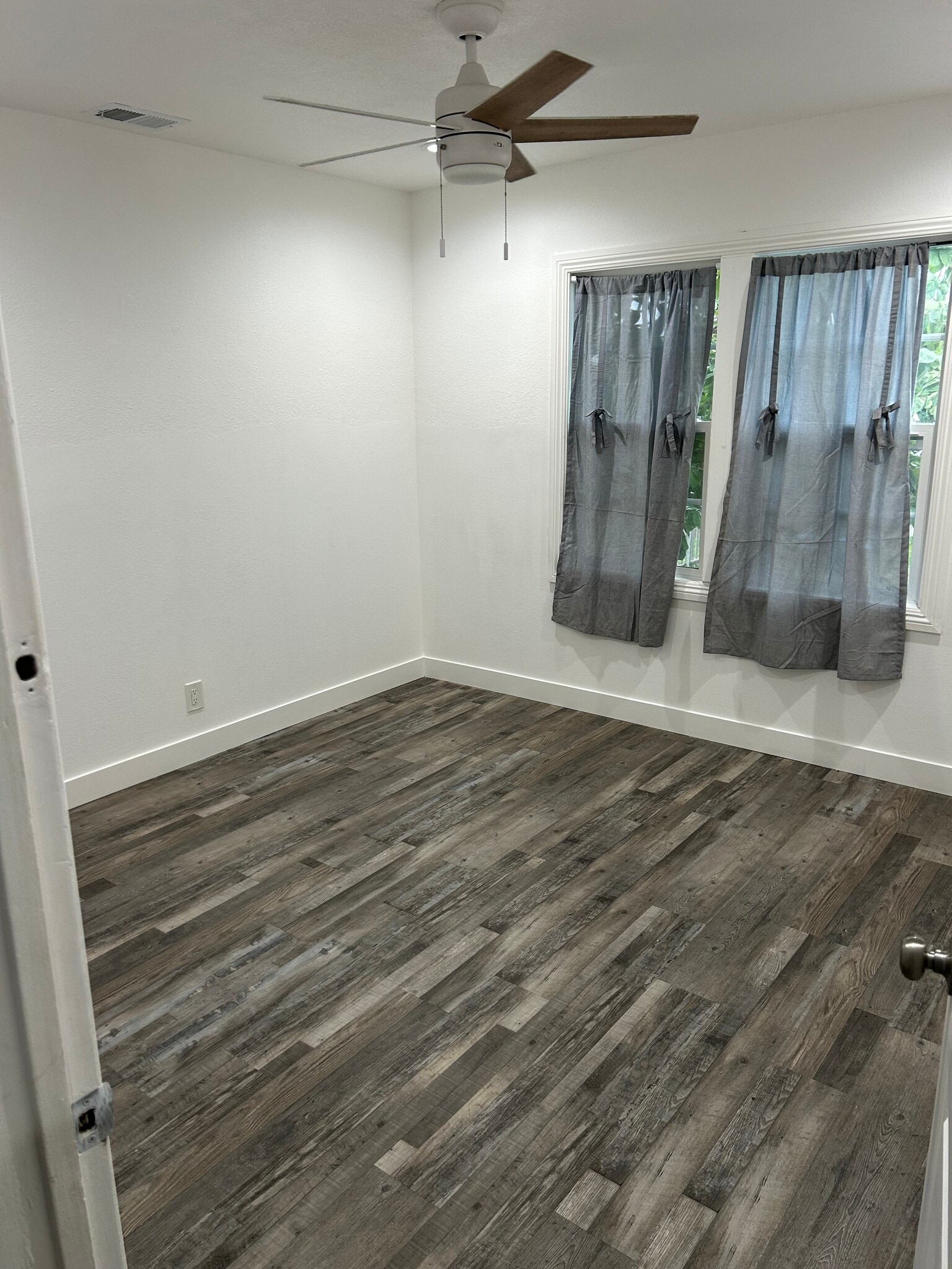 Building Photo - 4600 W 170th St