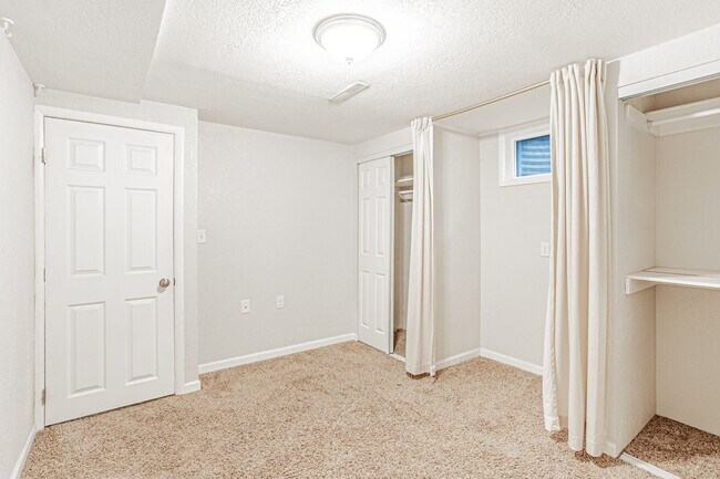 Building Photo - Exceptional 4-Bed, 2-Bath Home in Englewoo...