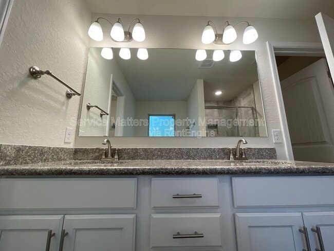 Building Photo - 5153 Peach Dr