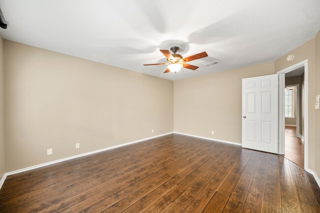Building Photo - Spacious 4-Bed Home with Island Kitchen, Fireplace & Fenced Yard in San Antonio – 2,143 Sq Ft