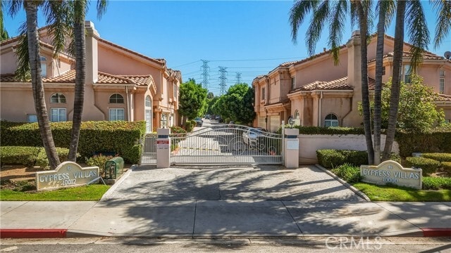 Building Photo - 10002 Reseda Blvd
