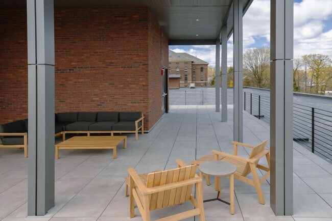 Building Photo - 2 bedroom / 2 bathroom apartment at Waterm...