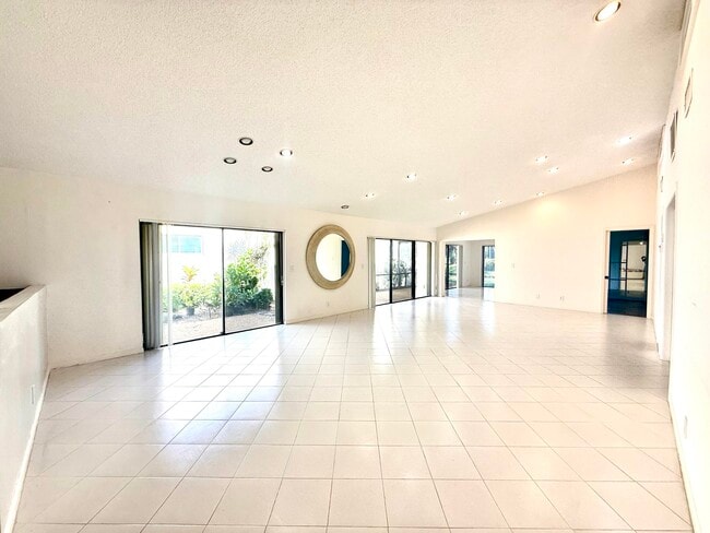 Building Photo - 5670 Piping Rock Dr