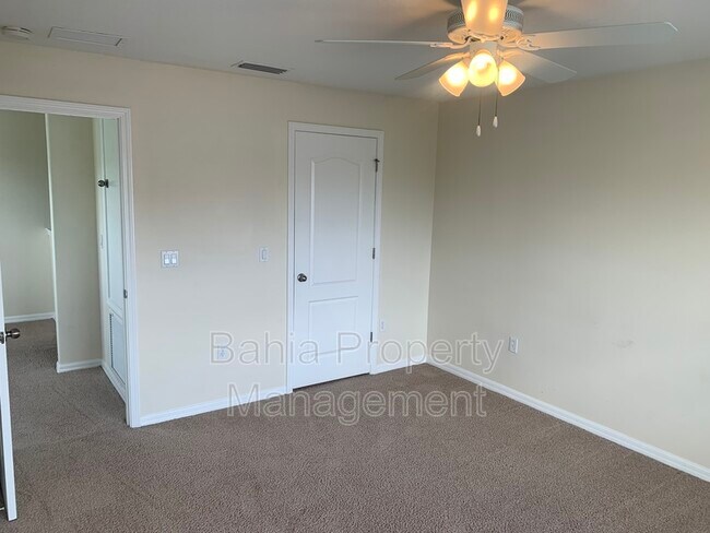 Building Photo - 2502 Lexington Oak Dr