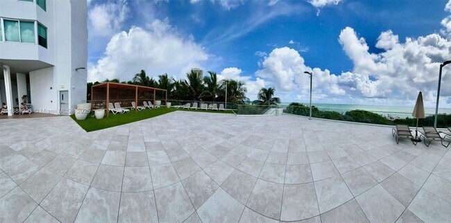 Building Photo - 7135 Collins Ave