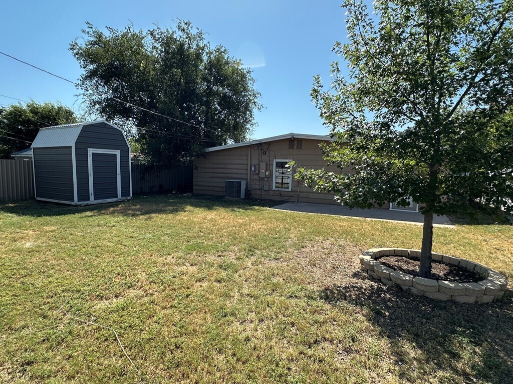 Building Photo - 2110 Glenwood Dr