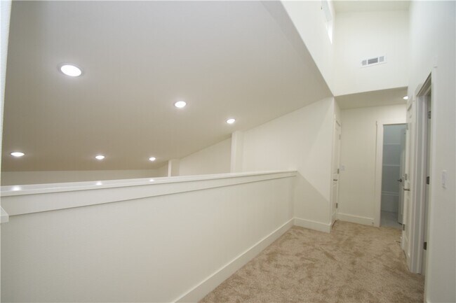 Building Photo - 674 Sun Meadows Loop