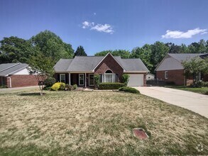 Building Photo - Beautiful Brick Ranch located in Cinnamon ...