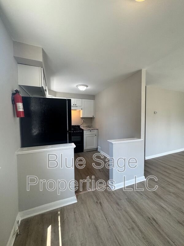 Building Photo - 212 N Wycombe Ave