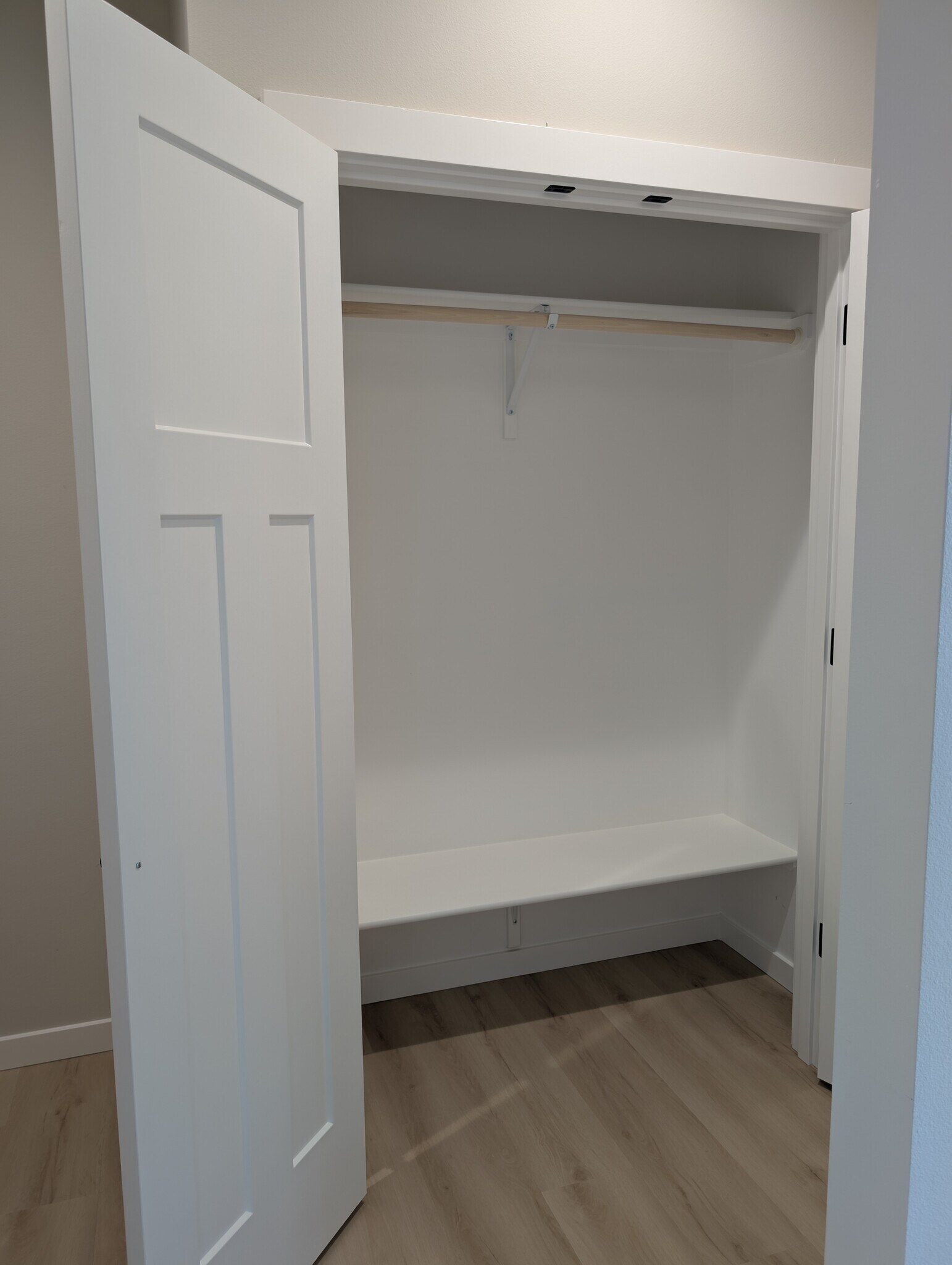 Entrance Closet - 1983 S Alliance Country Dr