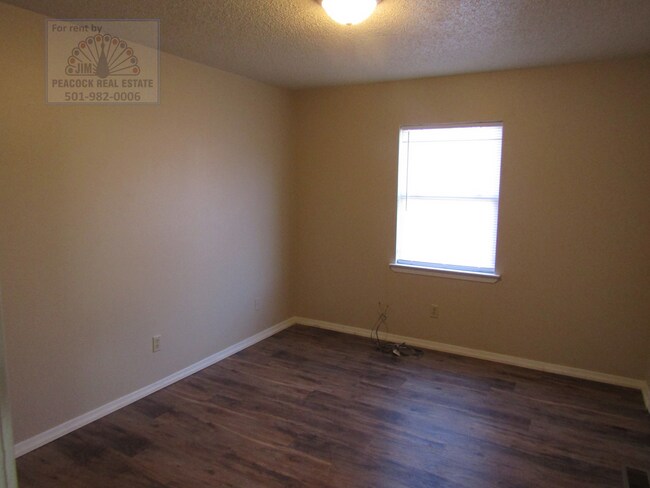 Building Photo - 622-622 S Oak St