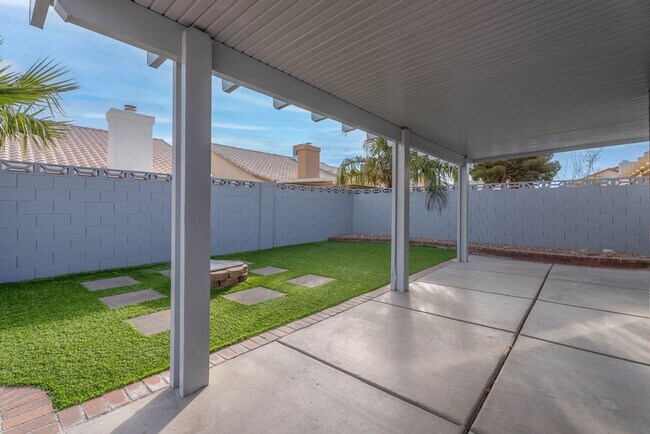 Building Photo - 2205 Riderwood Ave